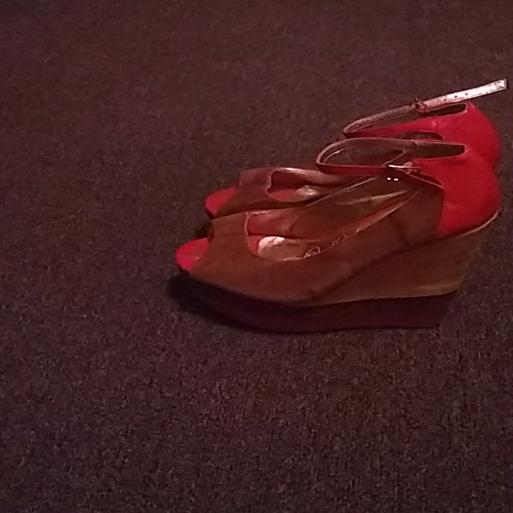 Shoes , white shorts ramper